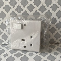 VOLEX ACCESSORIES 1000 Series – 13A 1 Gang DP Switched Socket, White
