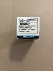 Levition Decora 1-Count Rocker Light Switch – White M32-05601 15A